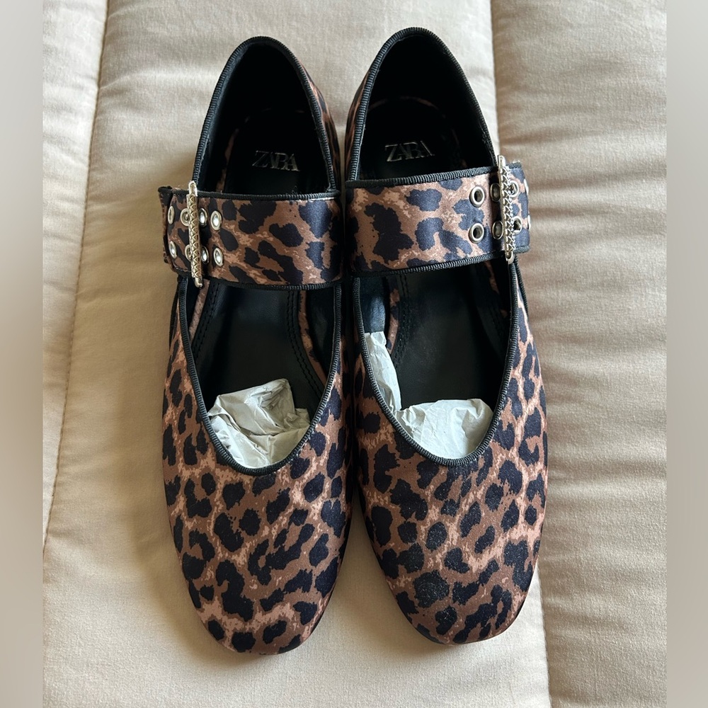Zara cheetah print flats. Size 41 (W9/9.5). Great condition, worn once